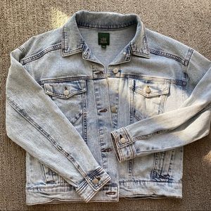 Oversized cropped denim jacket